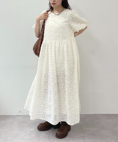 w closet(ダブルクローゼット)の「【3色展開】フラワーレースワンピース(ワンピース・レディース・ブルー/ブラック/アイボリー・FREE)」の5枚目の写真