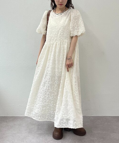 w closet(ダブルクローゼット)の「【3色展開】フラワーレースワンピース(ワンピース・レディース・ブルー/ブラック/アイボリー・FREE)」の6枚目の写真