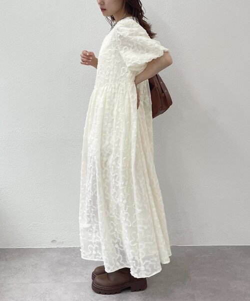 w closet(ダブルクローゼット)の「【3色展開】フラワーレースワンピース(ワンピース・レディース・ブルー/ブラック/アイボリー・FREE)」の9枚目の写真