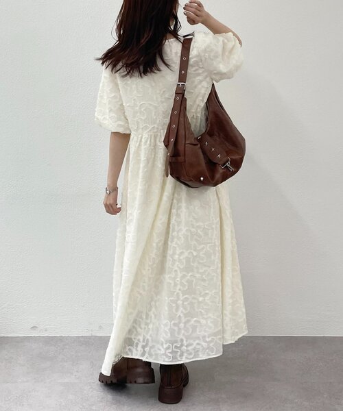 w closet(ダブルクローゼット)の「【3色展開】フラワーレースワンピース(ワンピース・レディース・ブルー/ブラック/アイボリー・FREE)」の12枚目の写真