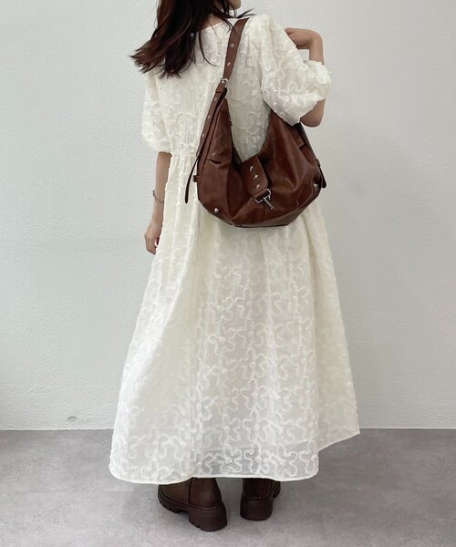w closet(ダブルクローゼット)の「【3色展開】フラワーレースワンピース(ワンピース・レディース・ブルー/ブラック/アイボリー・FREE)」の14枚目の写真
