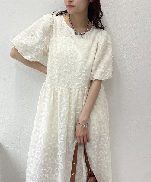 w closet(ダブルクローゼット)の「【3色展開】フラワーレースワンピース(ワンピース・レディース・ブルー/ブラック/アイボリー・FREE)」の15枚目の写真