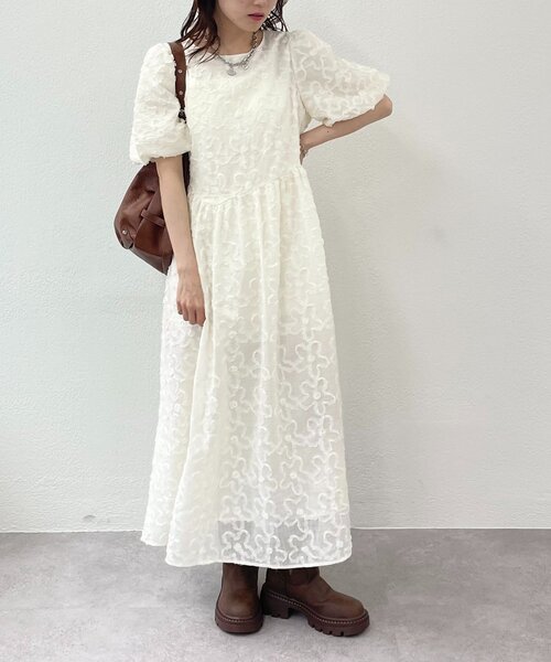 w closet(ダブルクローゼット)の「【3色展開】フラワーレースワンピース(ワンピース・レディース・ブルー/ブラック/アイボリー・FREE)」の16枚目の写真