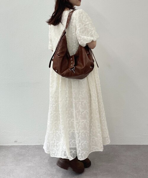 w closet(ダブルクローゼット)の「【3色展開】フラワーレースワンピース(ワンピース・レディース・ブルー/ブラック/アイボリー・FREE)」の17枚目の写真
