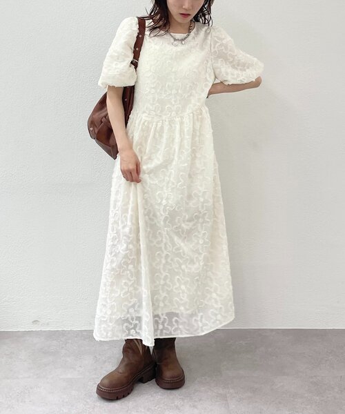 w closet(ダブルクローゼット)の「【3色展開】フラワーレースワンピース(ワンピース・レディース・ブルー/ブラック/アイボリー・FREE)」の20枚目の写真