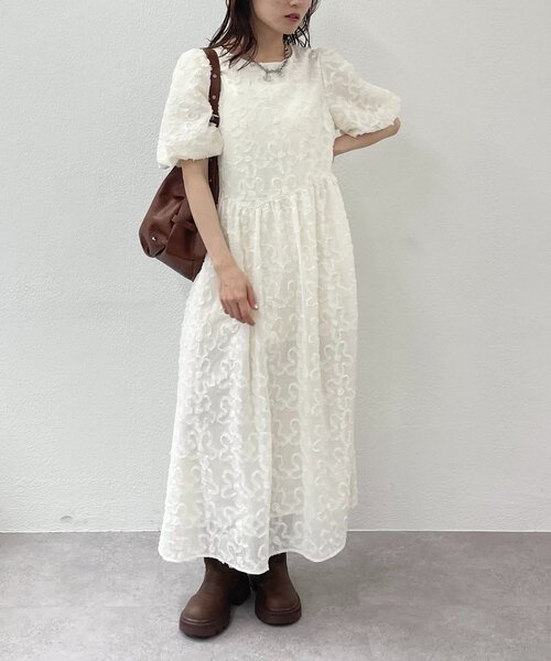 w closet(ダブルクローゼット)の「【3色展開】フラワーレースワンピース(ワンピース・レディース・ブルー/ブラック/アイボリー・FREE)」の21枚目の写真