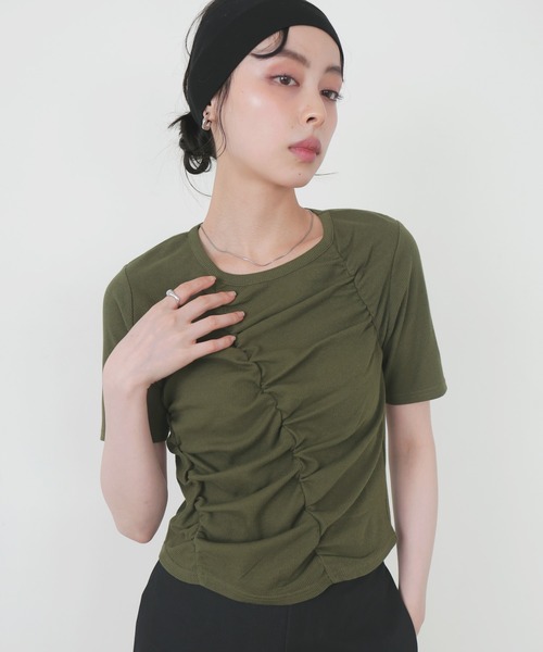 LIAN（リアン）の「シャーリングギャザーTシャツ（Tシャツ/カットソー・レディース・ブラウン/アイボリー/カーキ/ブラック・FREE）」の22枚目の写真