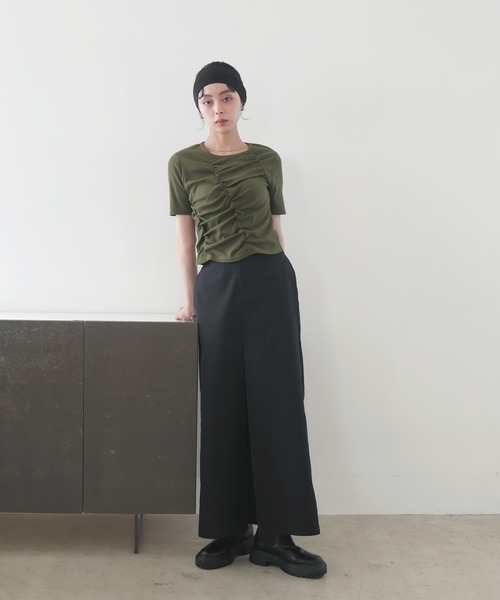 LIAN（リアン）の「シャーリングギャザーTシャツ（Tシャツ/カットソー・レディース・ブラウン/アイボリー/カーキ/ブラック・FREE）」の18枚目の写真