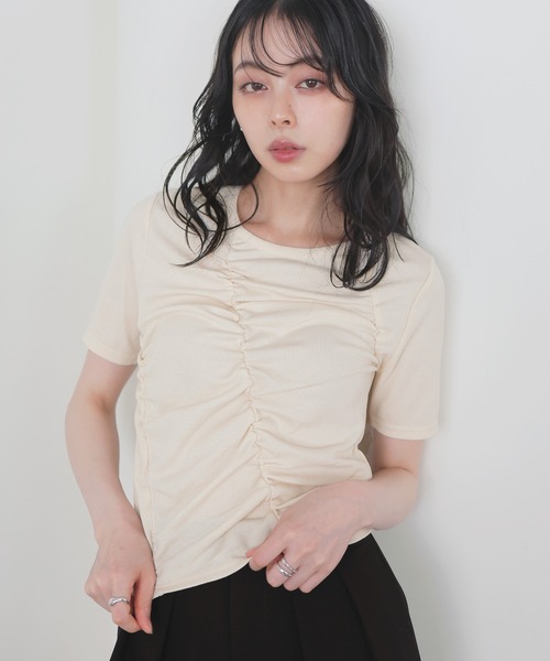 LIAN（リアン）の「シャーリングギャザーTシャツ（Tシャツ/カットソー・レディース・ブラウン/アイボリー/カーキ/ブラック・FREE）」の5枚目の写真