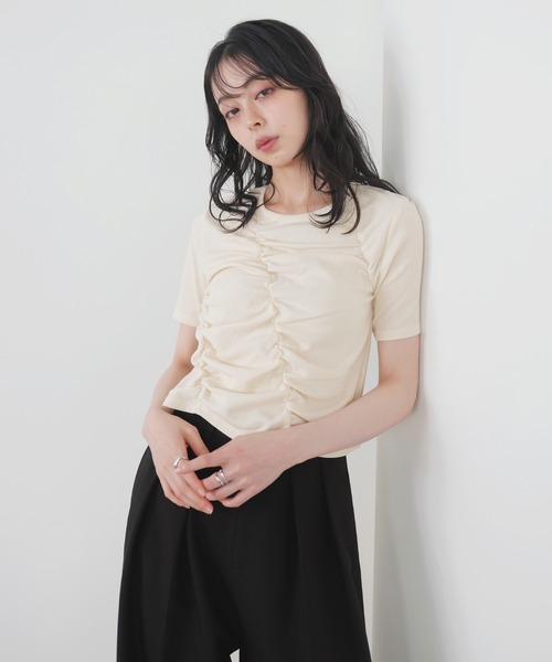 LIAN（リアン）の「シャーリングギャザーTシャツ（Tシャツ/カットソー・レディース・ブラウン/アイボリー/カーキ/ブラック・FREE）」の7枚目の写真