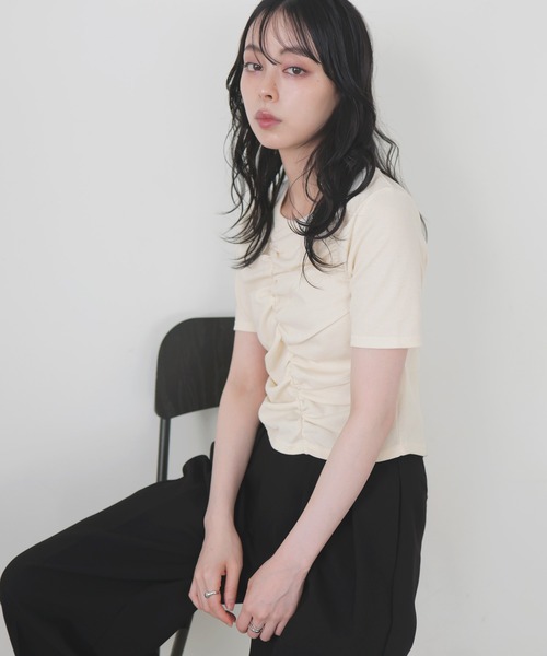 LIAN（リアン）の「シャーリングギャザーTシャツ（Tシャツ/カットソー・レディース・ブラウン/アイボリー/カーキ/ブラック・FREE）」の16枚目の写真