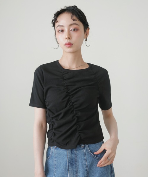 LIAN（リアン）の「シャーリングギャザーTシャツ（Tシャツ/カットソー・レディース・ブラウン/アイボリー/カーキ/ブラック・FREE）」の12枚目の写真