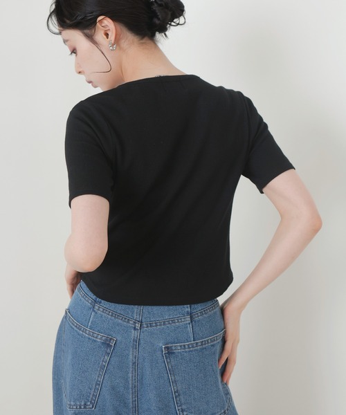 LIAN（リアン）の「シャーリングギャザーTシャツ（Tシャツ/カットソー・レディース・ブラウン/アイボリー/カーキ/ブラック・FREE）」の14枚目の写真