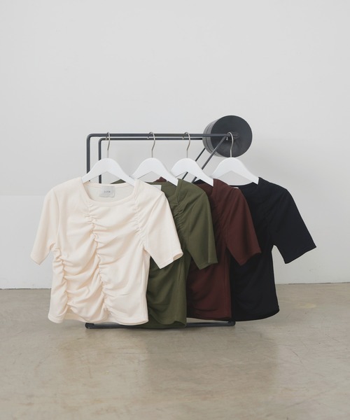 LIAN（リアン）の「シャーリングギャザーTシャツ（Tシャツ/カットソー・レディース・ブラウン/アイボリー/カーキ/ブラック・FREE）」の9枚目の写真