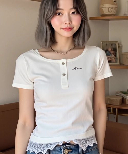 .KOM(ドットコム)の「A'GEM/9 × .kom 『.KOMZ/ドットケーオーエムゼット』リボンサイドドロスト クロップドTシャツ(Tシャツ/カットソー・レディース・ブラック/オフホワイト・FREE)」の3枚目の写真
