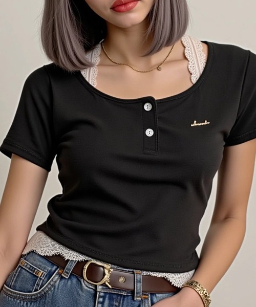 .KOM(ドットコム)の「A'GEM/9 × .kom 『.KOMZ/ドットケーオーエムゼット』リボンサイドドロスト クロップドTシャツ(Tシャツ/カットソー・レディース・ブラック/オフホワイト・FREE)」の9枚目の写真