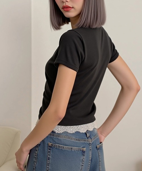 .KOM(ドットコム)の「A'GEM/9 × .kom 『.KOMZ/ドットケーオーエムゼット』リボンサイドドロスト クロップドTシャツ(Tシャツ/カットソー・レディース・ブラック/オフホワイト・FREE)」の10枚目の写真