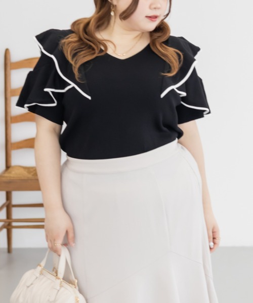 CLETTE(クレット)の「配色ラインフリルニット(ニット/セーター・レディース・ブラック/ネイビー・LL/3L/4L)」の2枚目の写真