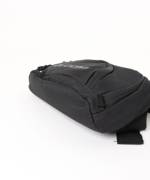 VOLCOM（ボルコム）の「【VOLCOM/ボルコム】 Waisted Pack /ロゴボディバック・ウエストポーチ（ボディバッグ/ウエストポーチ・メンズ・ブラック・FREE）」の3枚目の写真