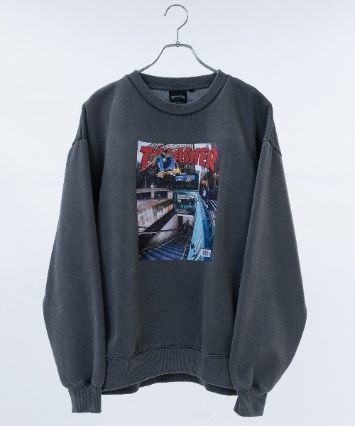 THRASHER（スラッシャー）の「【at】〔THRASHER/スラッシャー〕裏起毛 マガジンプリント ピグメントスウェット（スウェット・メンズ・ネイビー/チャコールグレー/グレー/ブラウン・MEDIUM/LARGE）」の2枚目の写真