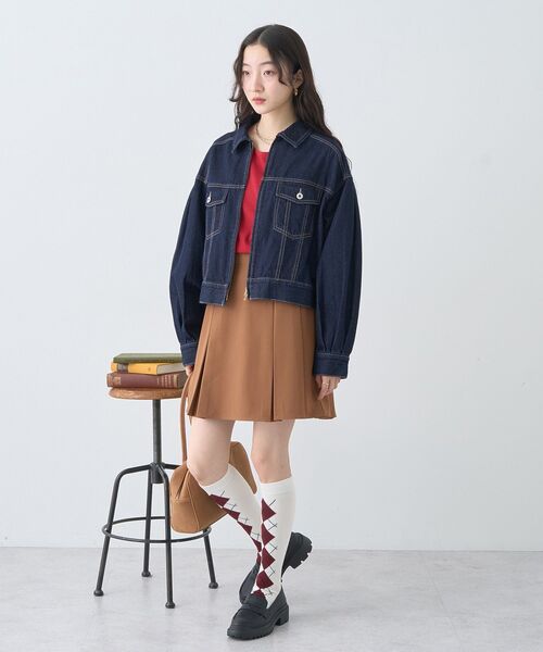 earth music&ecology(アースミュージックアンドエコロジー)の「ショートジップデニムジャケット(デニムジャケット・レディース・ライトインディゴブルー/インディゴブルー・FREE)」の7枚目の写真