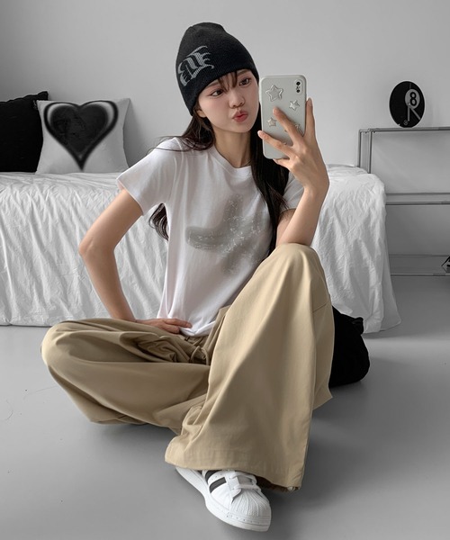 UNE MANSION(ユヌマンション)の「サマースターグラフィッククロップド半袖Tシャツ(Tシャツ/カットソー・レディース・ブラック/ホワイト/ブラウン・FREE)」の6枚目の写真