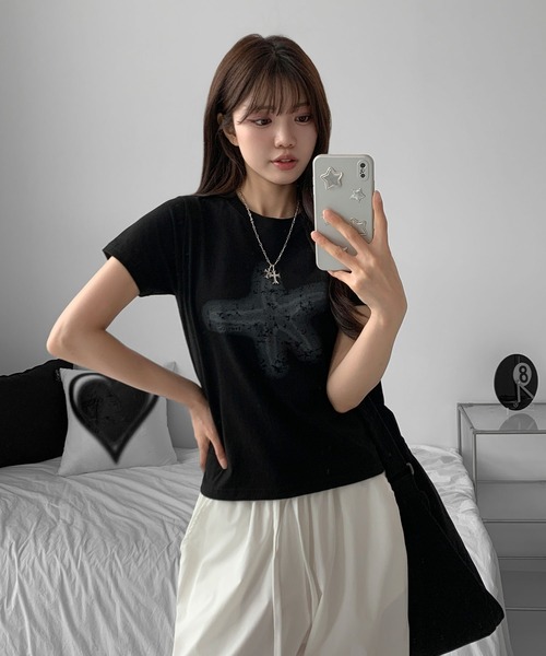UNE MANSION(ユヌマンション)の「サマースターグラフィッククロップド半袖Tシャツ(Tシャツ/カットソー・レディース・ブラック/ホワイト/ブラウン・FREE)」の10枚目の写真