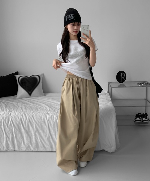 UNE MANSION(ユヌマンション)の「サマースターグラフィッククロップド半袖Tシャツ(Tシャツ/カットソー・レディース・ブラック/ホワイト/ブラウン・FREE)」の5枚目の写真