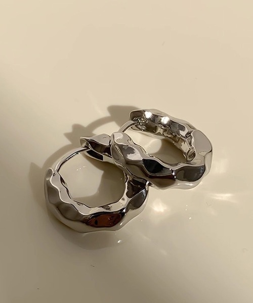shopnikoniko（ショップニコニコ）の「凸凹テクスチャー リングフープピアス（ピアス（両耳用）・レディース・シルバー/ゴールド・フリー）」の13枚目の写真