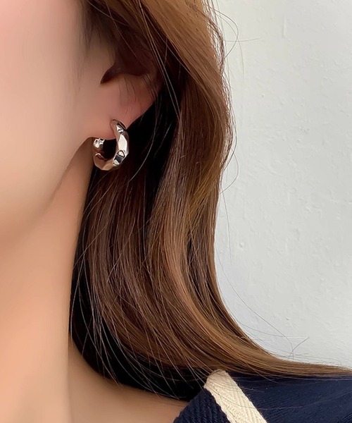 shopnikoniko（ショップニコニコ）の「凸凹テクスチャー リングフープピアス（ピアス（両耳用）・レディース・シルバー/ゴールド・フリー）」の15枚目の写真
