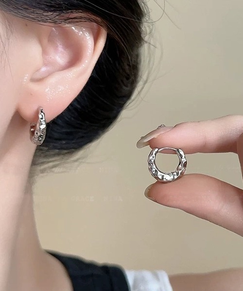 shopnikoniko（ショップニコニコ）の「凸凹テクスチャー リングフープピアス（ピアス（両耳用）・レディース・シルバー/ゴールド・フリー）」の16枚目の写真