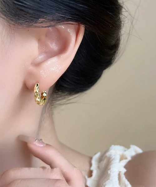 shopnikoniko（ショップニコニコ）の「凸凹テクスチャー リングフープピアス（ピアス（両耳用）・レディース・シルバー/ゴールド・フリー）」の4枚目の写真