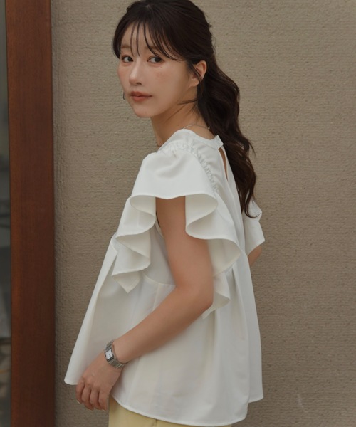 I_am(アイアム)の「v neck shoulder frill blouse / vネックショルダーフリルブラウス(シャツ/ブラウス・レディース・ブラック/ホワイト・FREE)」の4枚目の写真