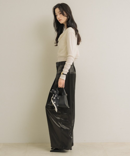 NEUNA（ヌナ）の「オフショルシアーベロアドレープトップス（Tシャツ/カットソー・レディース・アイボリー/チャコールグレー/ブラウン/ブラック・FREE）」の7枚目の写真