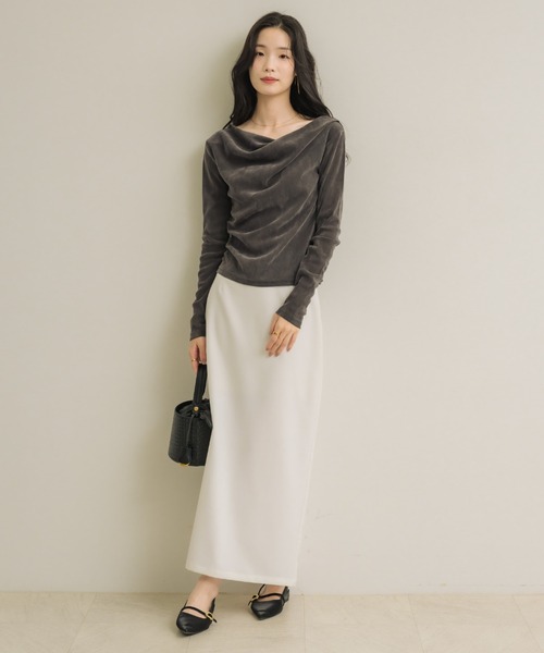 NEUNA（ヌナ）の「オフショルシアーベロアドレープトップス（Tシャツ/カットソー・レディース・アイボリー/チャコールグレー/ブラウン/ブラック・FREE）」の19枚目の写真