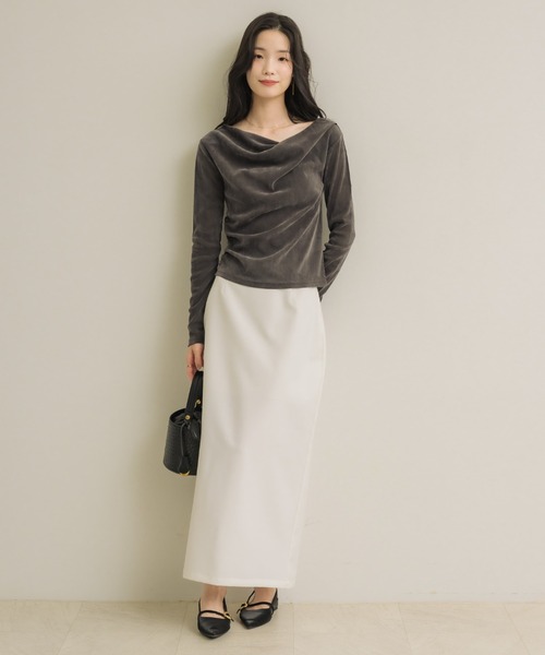 NEUNA（ヌナ）の「オフショルシアーベロアドレープトップス（Tシャツ/カットソー・レディース・アイボリー/チャコールグレー/ブラウン/ブラック・FREE）」の13枚目の写真