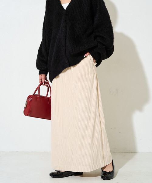 FREAK'S STORE(フリークスストア)の「限定展開 カット コーデュロイ スリット イージー スカート(スカート・レディース・ブラウン/ピンク/ベージュ/ブラック/ナチュラル/ブルー・SMALL/MEDIUM)」の4枚目の写真
