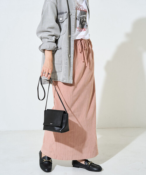FREAK'S STORE(フリークスストア)の「限定展開 カット コーデュロイ スリット イージー スカート(スカート・レディース・ブラウン/ピンク/ベージュ/ブラック/ナチュラル/ブルー・SMALL/MEDIUM)」の6枚目の写真