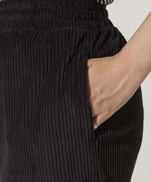 FREAK'S STORE(フリークスストア)の「限定展開 カット コーデュロイ スリット イージー スカート(スカート・レディース・ブラウン/ピンク/ベージュ/ブラック/ナチュラル/ブルー・SMALL/MEDIUM)」の7枚目の写真