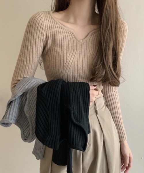 Beststore(ベストストア)の「vネックニット ハートシェイプドネックニット 長袖(ニット/セーター・レディース・ブラック/グレー/ホワイト/ブラウン/ベージュ/ライトベージュ・FREE)」の5枚目の写真