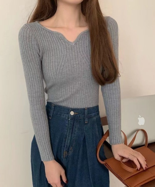 Beststore(ベストストア)の「vネックニット ハートシェイプドネックニット 長袖(ニット/セーター・レディース・ブラック/グレー/ホワイト/ブラウン/ベージュ/ライトベージュ・FREE)」の3枚目の写真