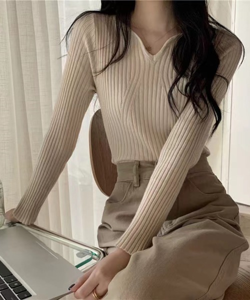 Beststore(ベストストア)の「vネックニット ハートシェイプドネックニット 長袖(ニット/セーター・レディース・ブラック/グレー/ホワイト/ブラウン/ベージュ/ライトベージュ・FREE)」の6枚目の写真