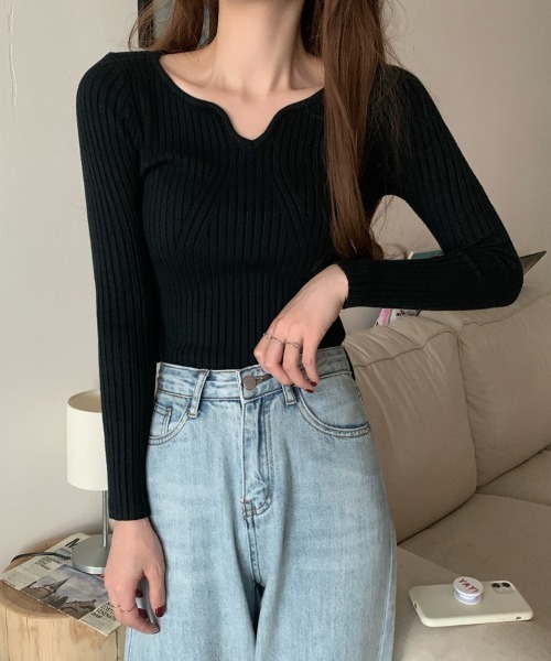 Beststore(ベストストア)の「vネックニット ハートシェイプドネックニット 長袖(ニット/セーター・レディース・ブラック/グレー/ホワイト/ブラウン/ベージュ/ライトベージュ・FREE)」の2枚目の写真