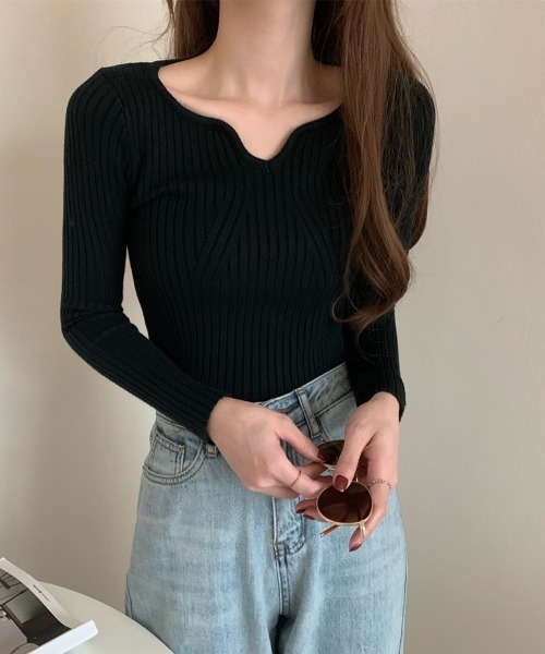 Beststore(ベストストア)の「vネックニット ハートシェイプドネックニット 長袖(ニット/セーター・レディース・ブラック/グレー/ホワイト/ブラウン/ベージュ/ライトベージュ・FREE)」の8枚目の写真