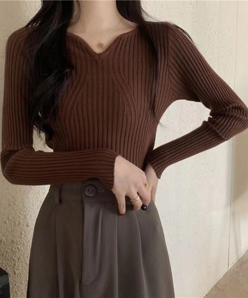 Beststore(ベストストア)の「vネックニット ハートシェイプドネックニット 長袖(ニット/セーター・レディース・ブラック/グレー/ホワイト/ブラウン/ベージュ/ライトベージュ・FREE)」の11枚目の写真