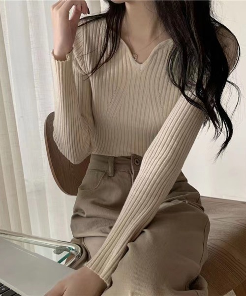 Beststore(ベストストア)の「vネックニット ハートシェイプドネックニット 長袖(ニット/セーター・レディース・ブラック/グレー/ホワイト/ブラウン/ベージュ/ライトベージュ・FREE)」の12枚目の写真