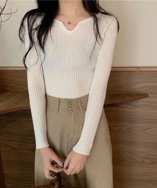 Beststore(ベストストア)の「vネックニット ハートシェイプドネックニット 長袖(ニット/セーター・レディース・ブラック/グレー/ホワイト/ブラウン/ベージュ/ライトベージュ・FREE)」の9枚目の写真