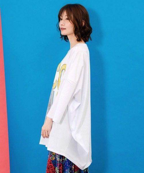 ScoLar（スカラー）の「ScoLar(スカラー) スカラースタイリング 女の子柄プルオーバー BIG Tシャツ（Tシャツ/カットソー・レディース・ブラウン/オフホワイト・MEDIUM）」の7枚目の写真