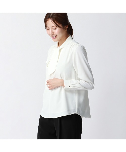 AOYAMA（アオヤマ）の「＜WEB限定＞通勤にも特別な日にも、コーディネートを格上げ！アシンメトリーフリルブラウス（シャツ/ブラウス・レディース・ネイビー/ホワイト・M/L）」の5枚目の写真