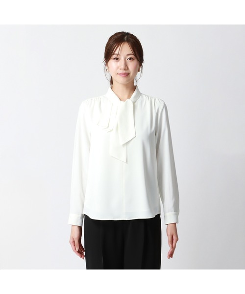 AOYAMA（アオヤマ）の「＜WEB限定＞通勤にも特別な日にも、コーディネートを格上げ！アシンメトリーフリルブラウス（シャツ/ブラウス・レディース・ネイビー/ホワイト・M/L）」の4枚目の写真